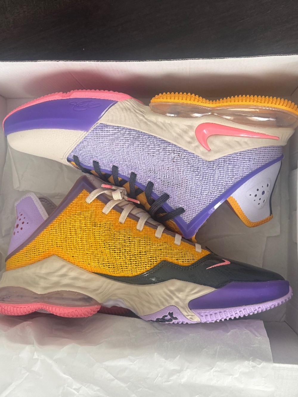Nike Lebron XIX Low “Mismatch”